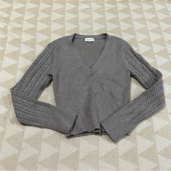 Calvin Klein tin gray cropped vneck sweater nwot - Picture 3 of 7